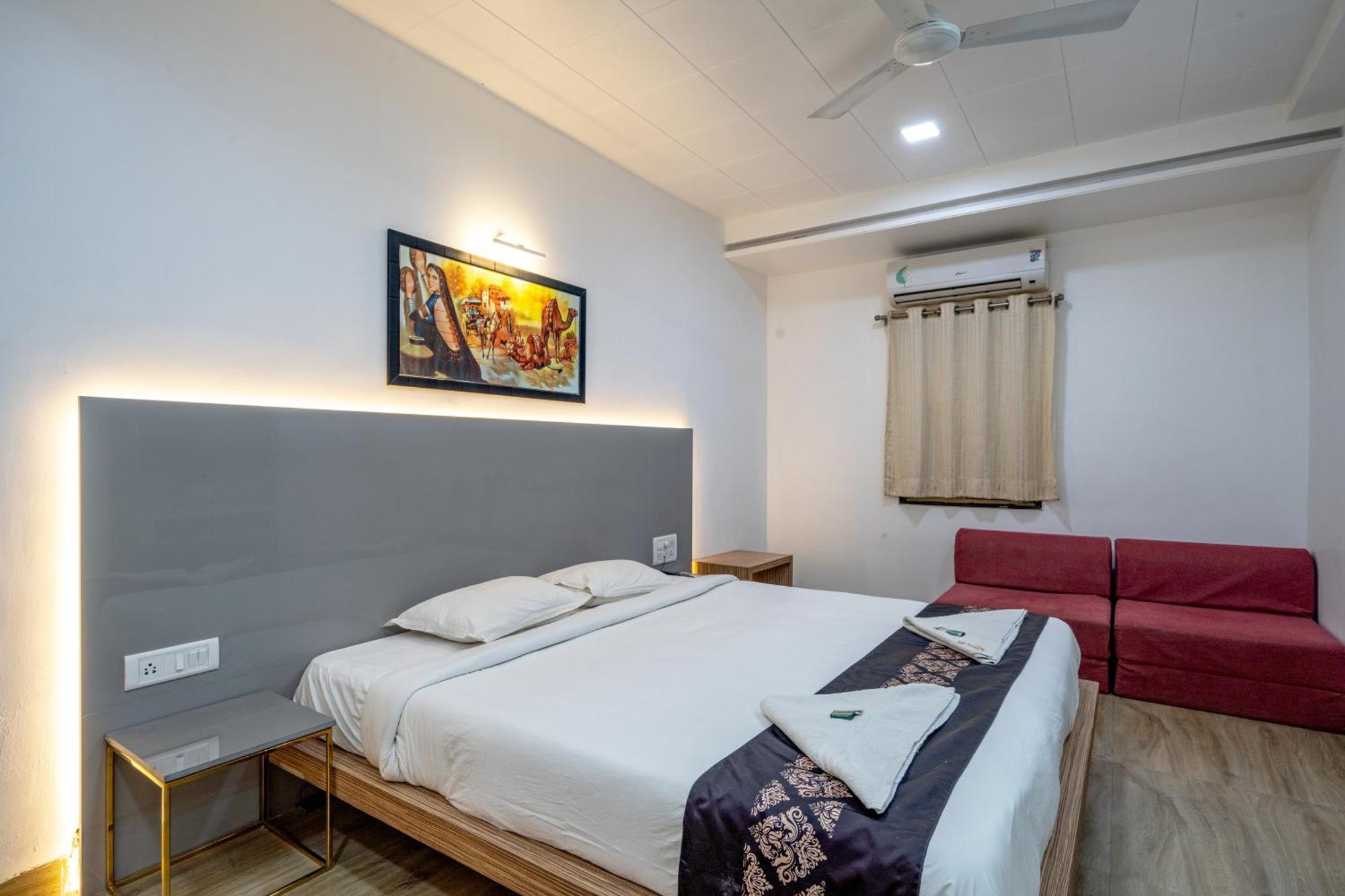 Hotel Darshan Executive Tuljapur 외부 사진
