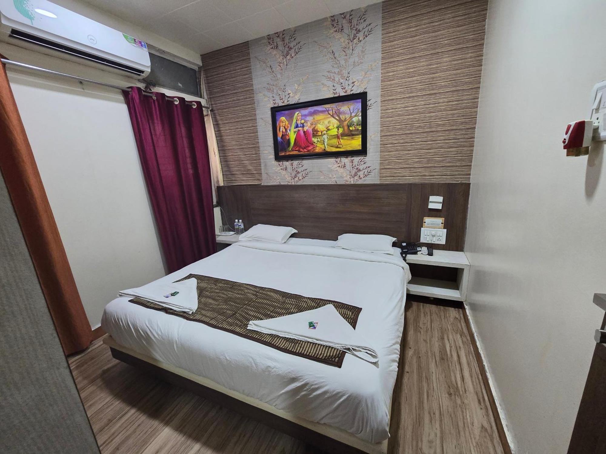 Hotel Darshan Executive Tuljapur 외부 사진