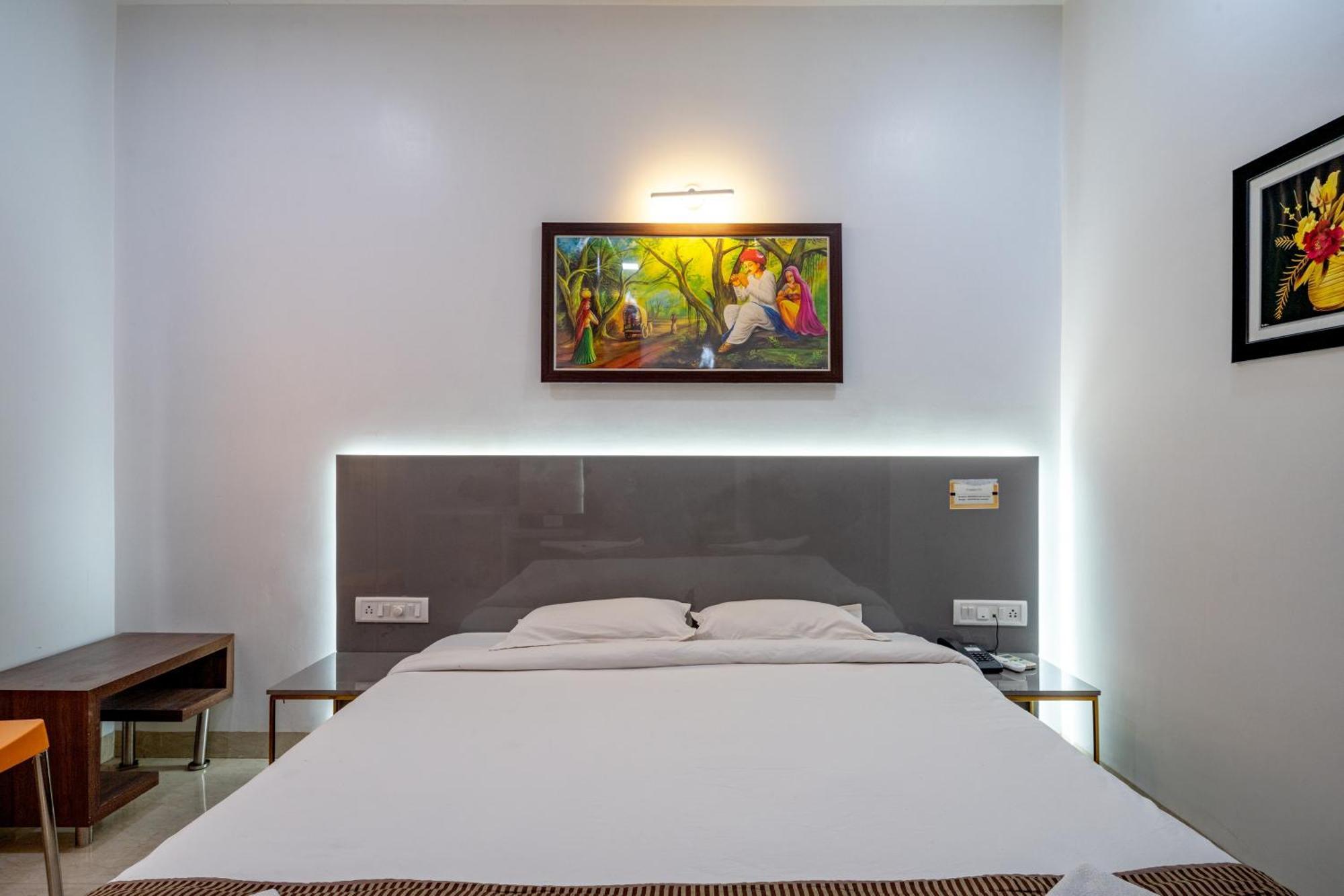 Hotel Darshan Executive Tuljapur 외부 사진